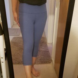 Lululemon cropped/capri purple tights sz 6